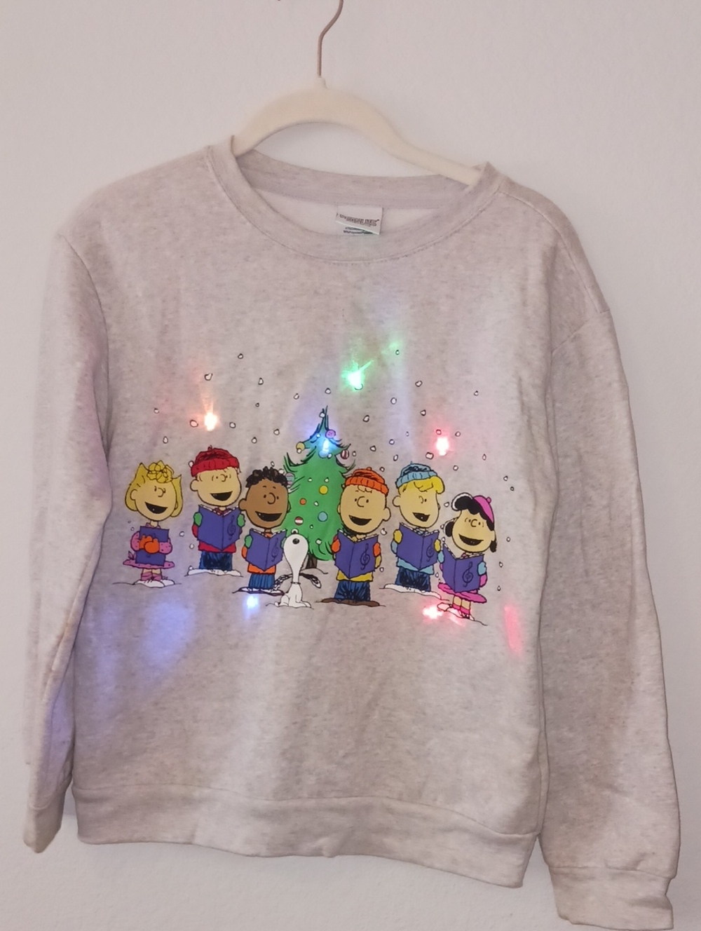 Peanuts Light-Up Holiday Sweatshirt in Light Gray with Multi-Color Lights